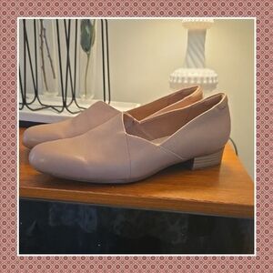 Clarks Women's Tan Leather Loafers Size 7 1/2
